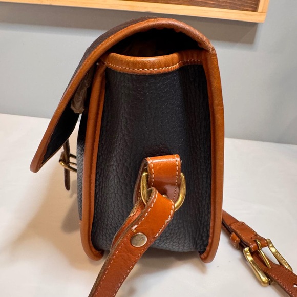 VTG Dooney & Bourke All-Weather Leather Square Surrey Crossbody Navy Brown Bag - Picture 5 of 16